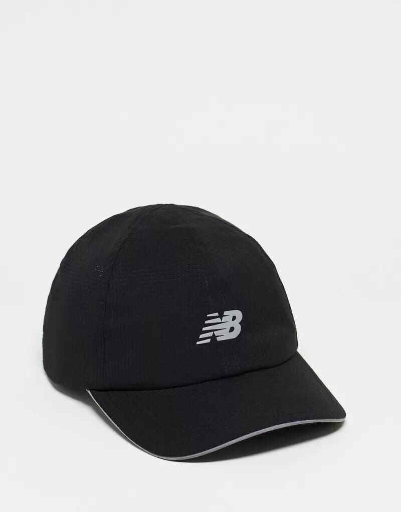

Черная кепка New Balance с логотипом