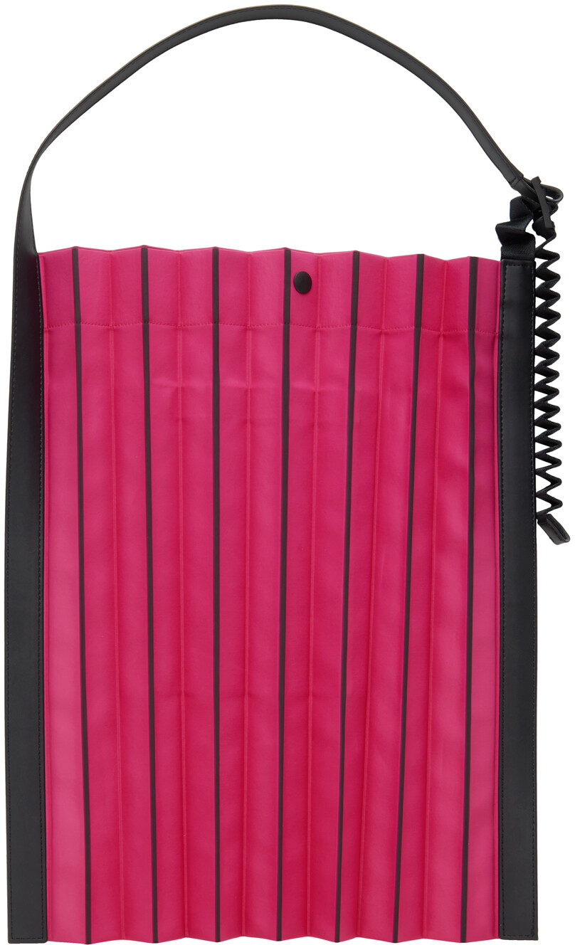 

Розовая сумка со складками гармошкой Pleats Please Issey Miyake