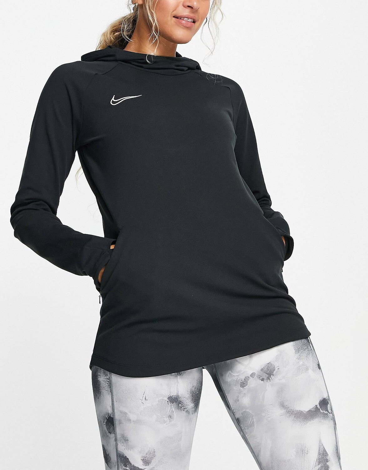 

Худи черного цвета Nike Football, Черный