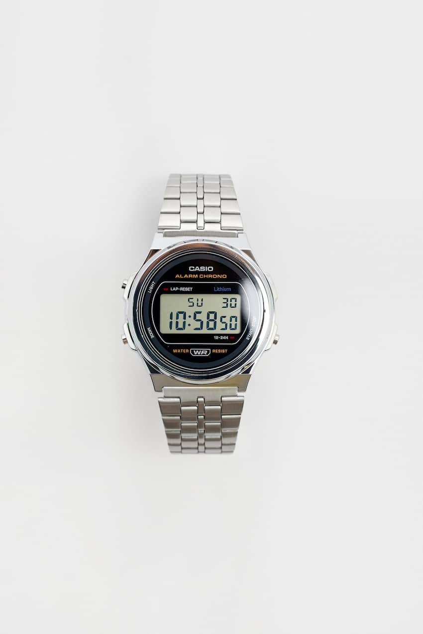 Цифровые часы Casio A171WE-1AEF Pull&Bear, серебро цена и фото