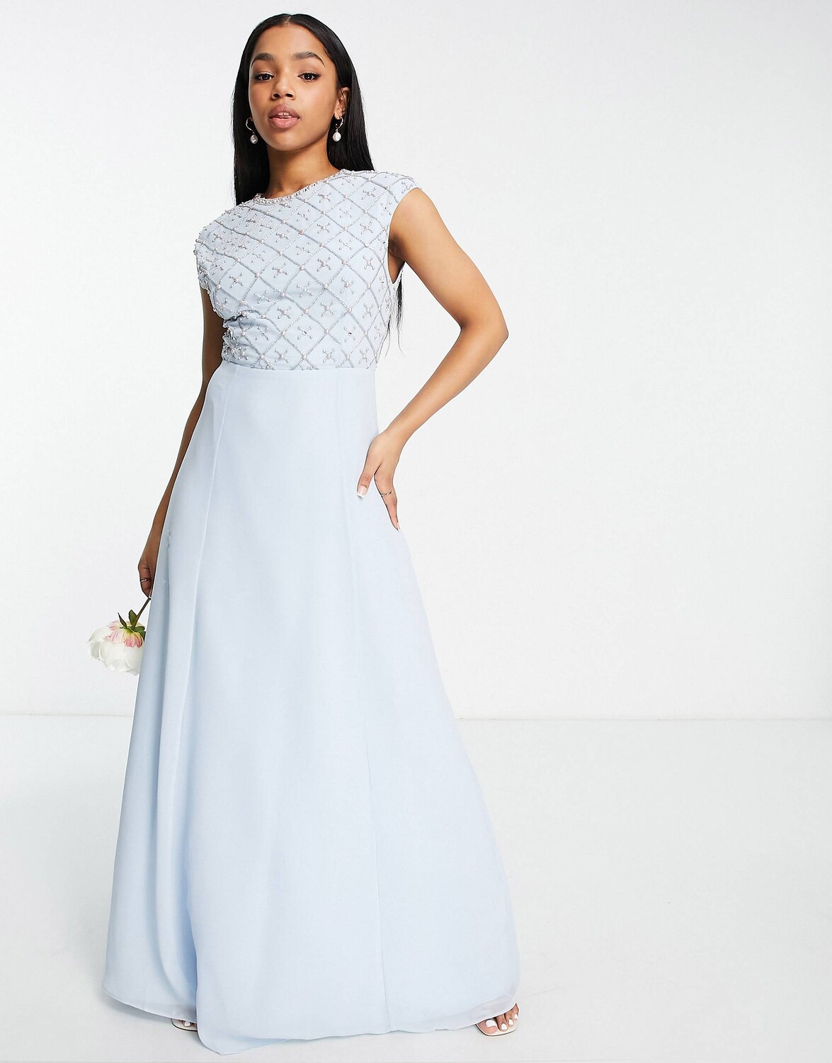 

Платье макси с короткими рукавами и жемчугом и бисером ASOS DESIGN Bridesmaid