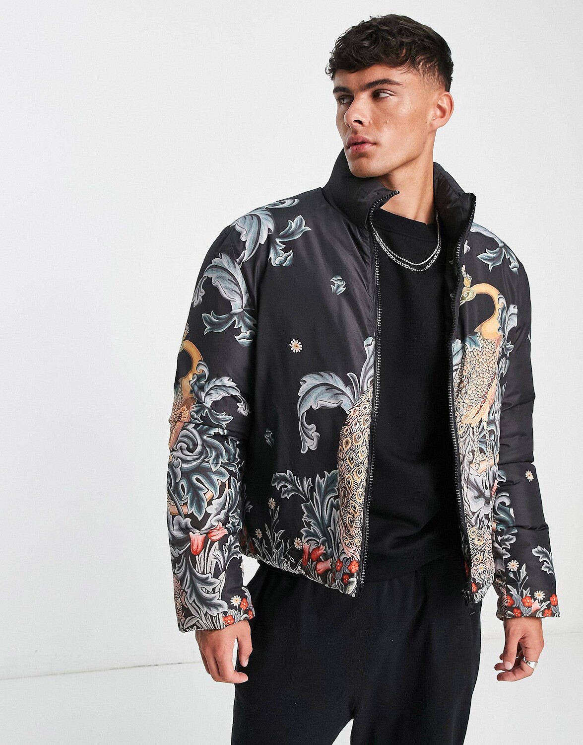 

Черный пуховик с ренессансным принтом ASOS DESIGN