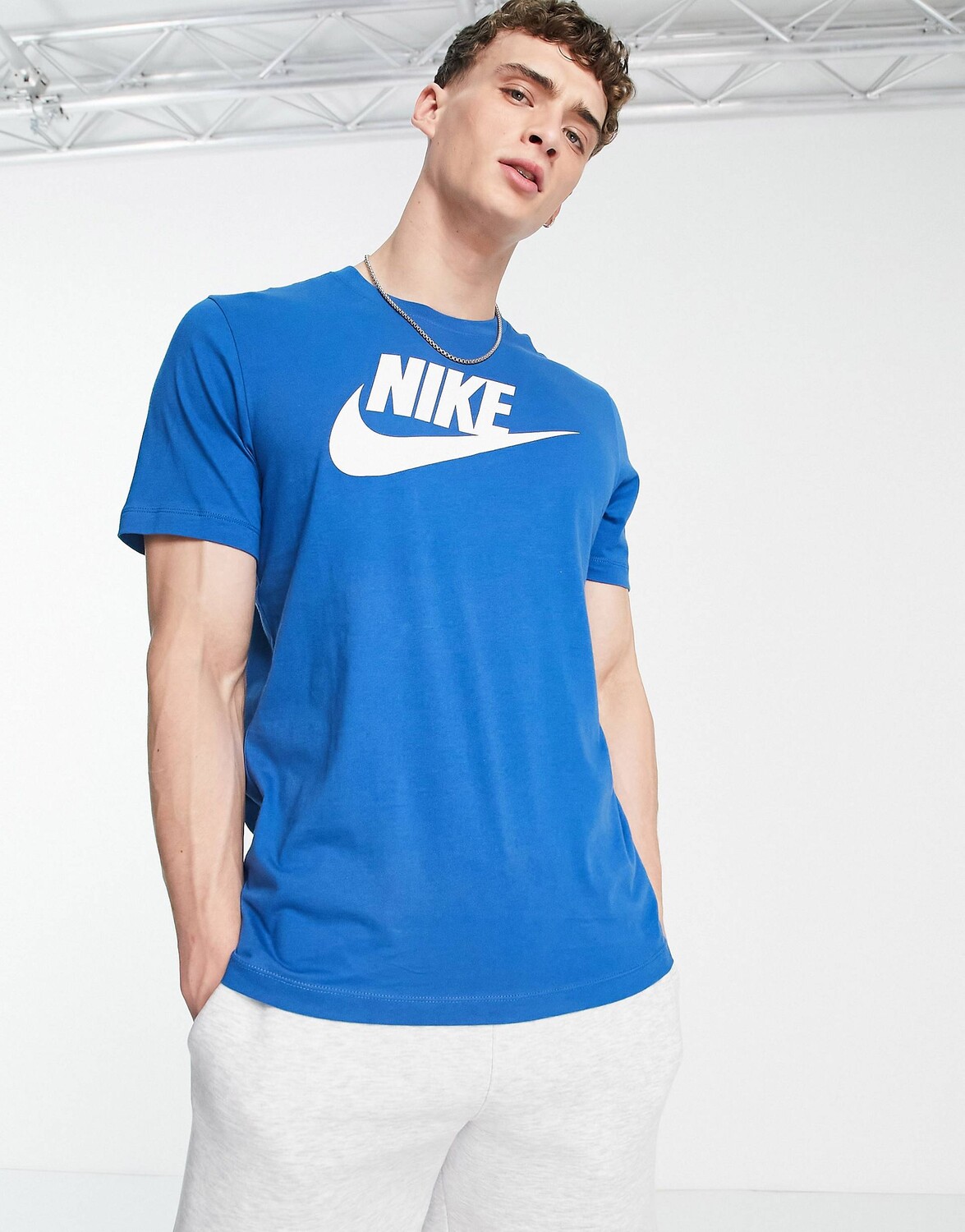 

Синяя футболка с логотипом Nike Icon Futura