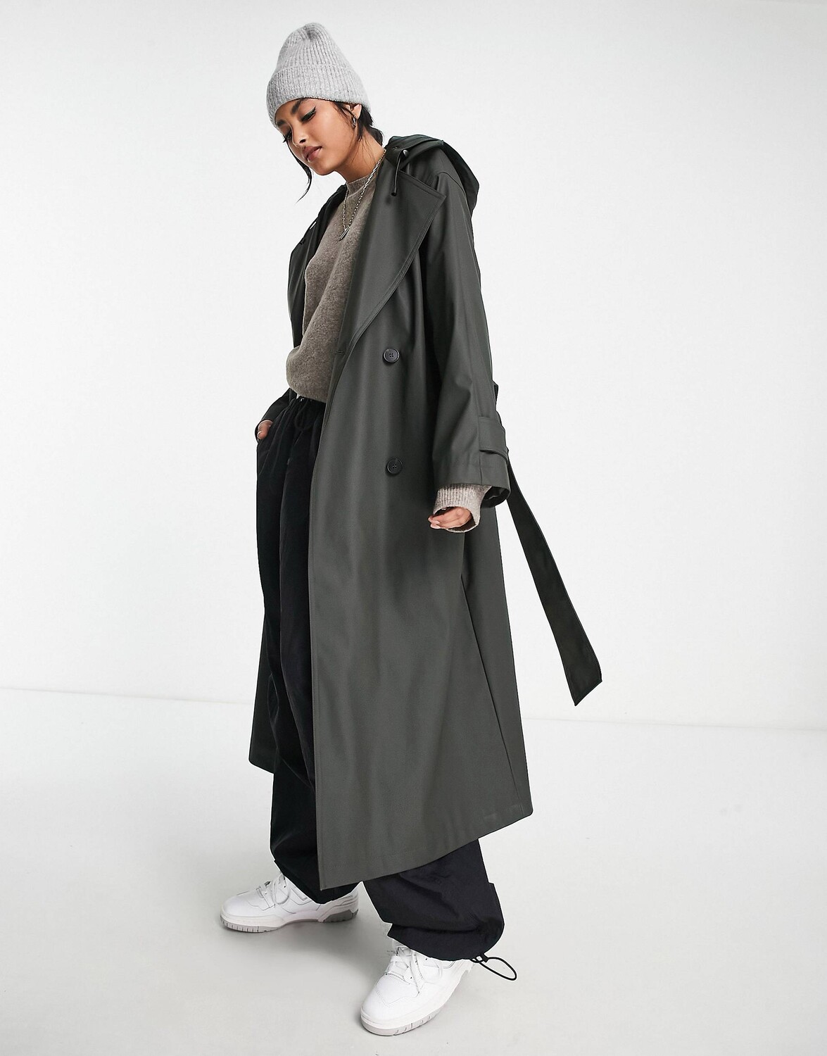 

Темно-оливковый прорезиненный тренч ASOS DESIGN