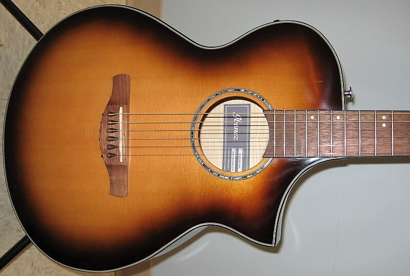 

Ibanez AEWC300-NNB Акустическая электрогитара в разрезе из массива ели/пламенного клена Natural Brown Burst AEWC300-NBB Solid Spruce/Flamed Maple Cutaway with Electronics