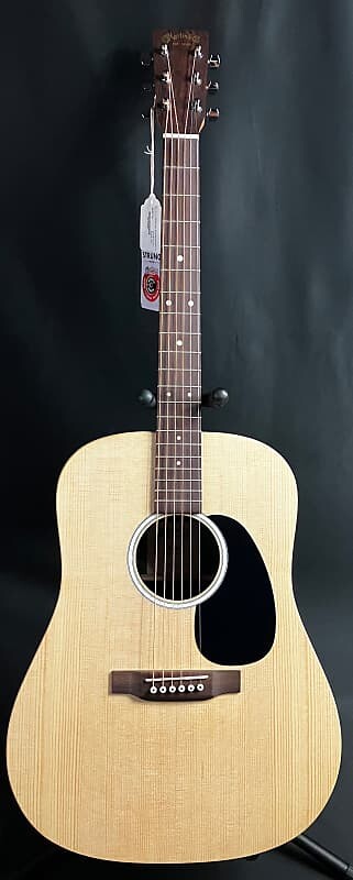 

Акустическая электрогитара Martin D-X2E Sitka Spruce/ Mahogany Dreadnought с сумкой для переноски D-X2E Mahogany