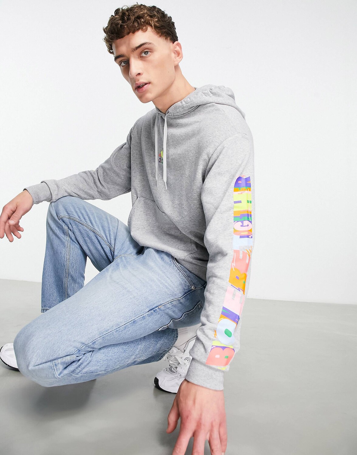 

Худи серого цвета adidas Sportswear Pride