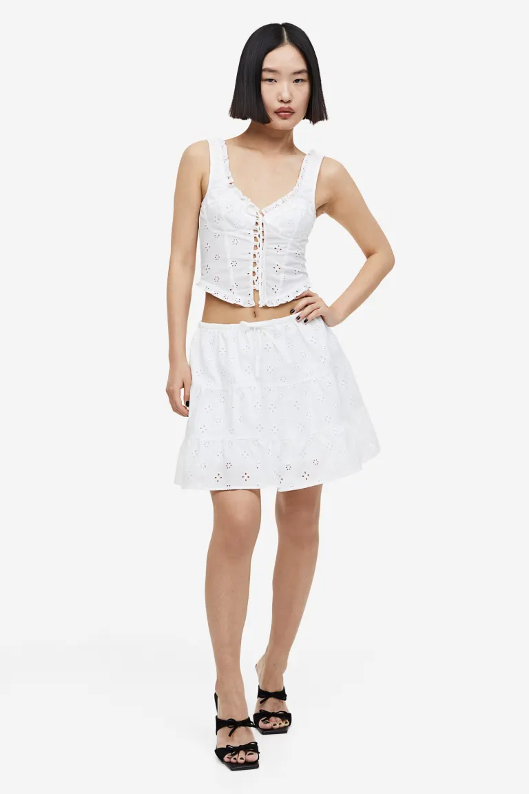 Юбка с рюшами и английской вышивкой H&M, белый юбка короткая расклешенная с цветочным рисунком xs разноцветный