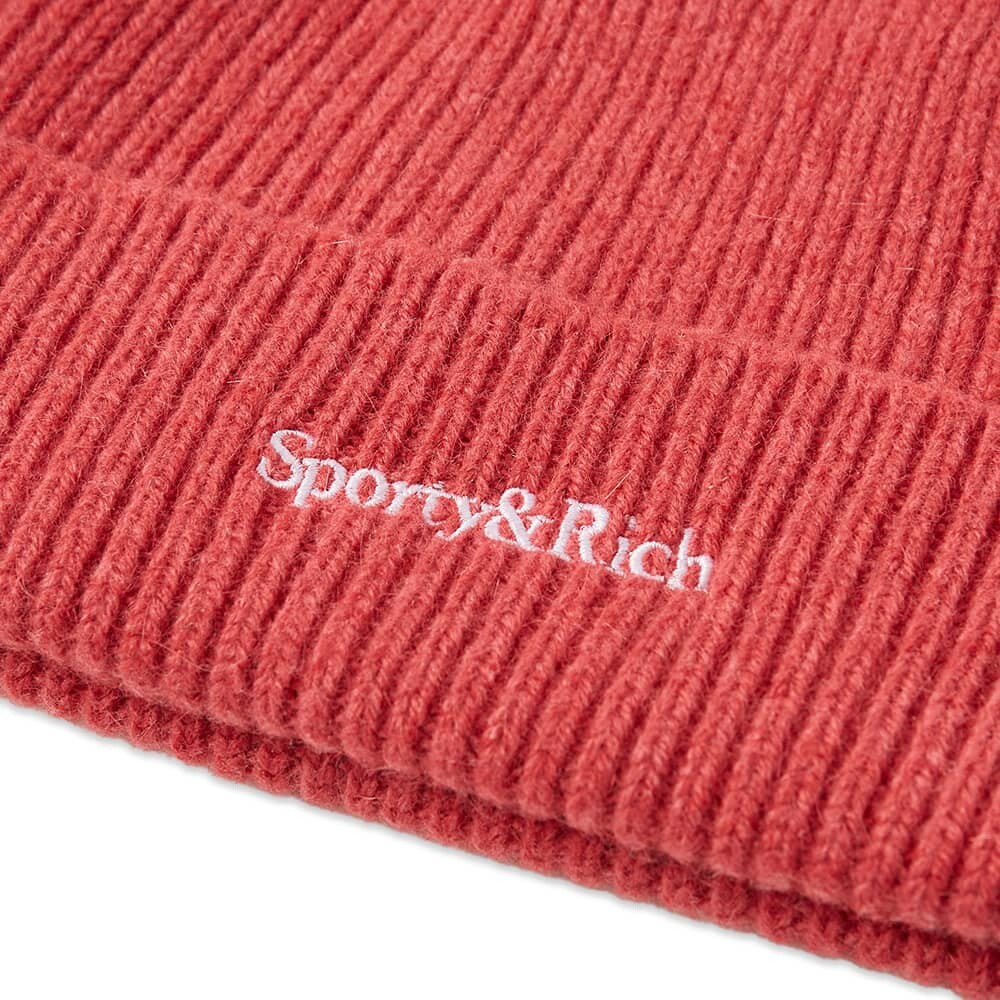 

шапка с засечками и логотипом Sporty & Rich