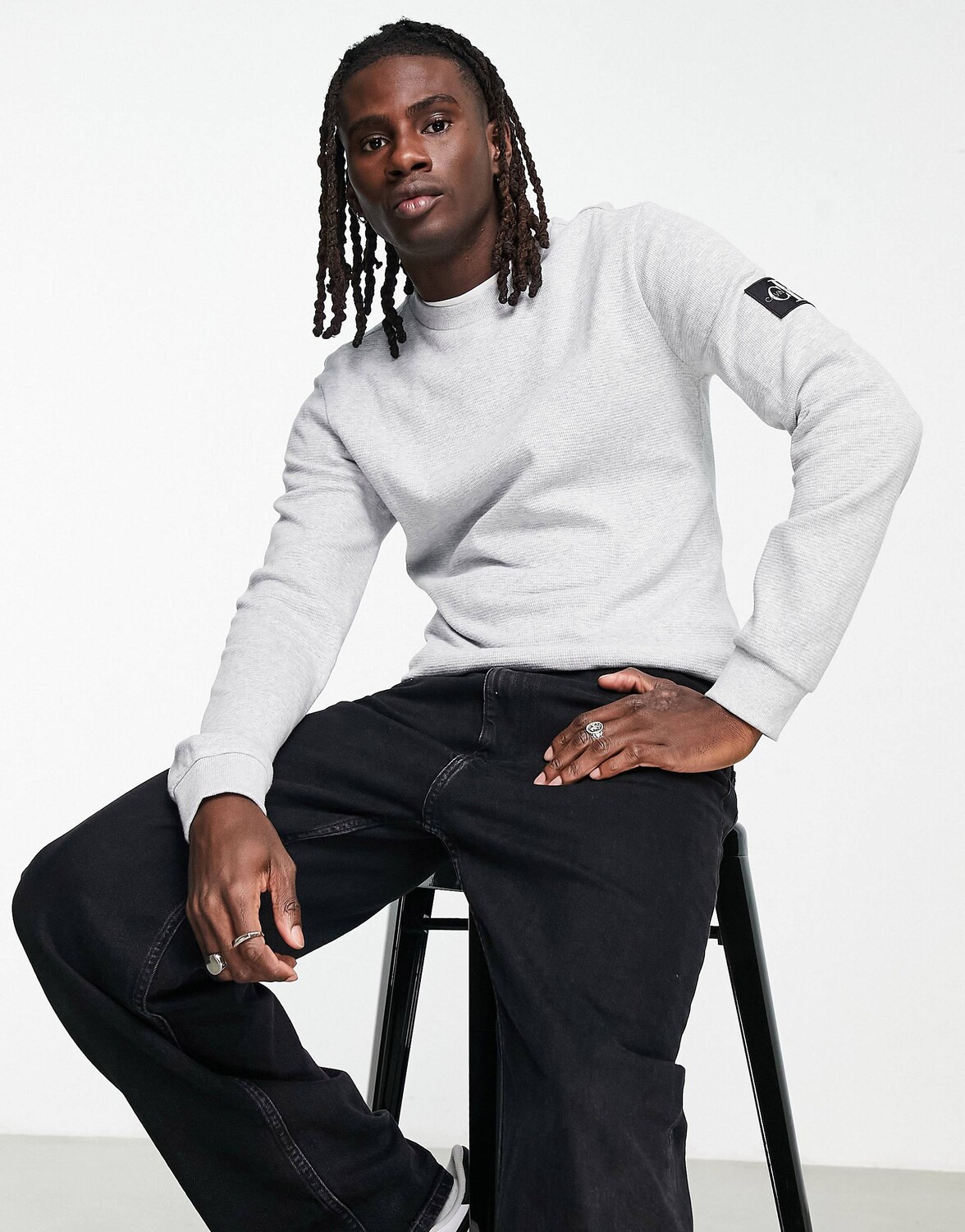 

Светло-серый меланжевый вафельный топ с длинными рукавами и логотипом Calvin Klein Jeans