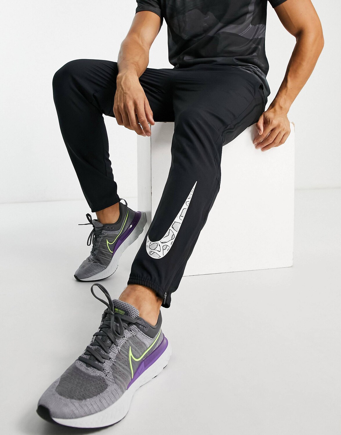 

Черные джоггеры Nike Running DYE Challenger Dri-FIT