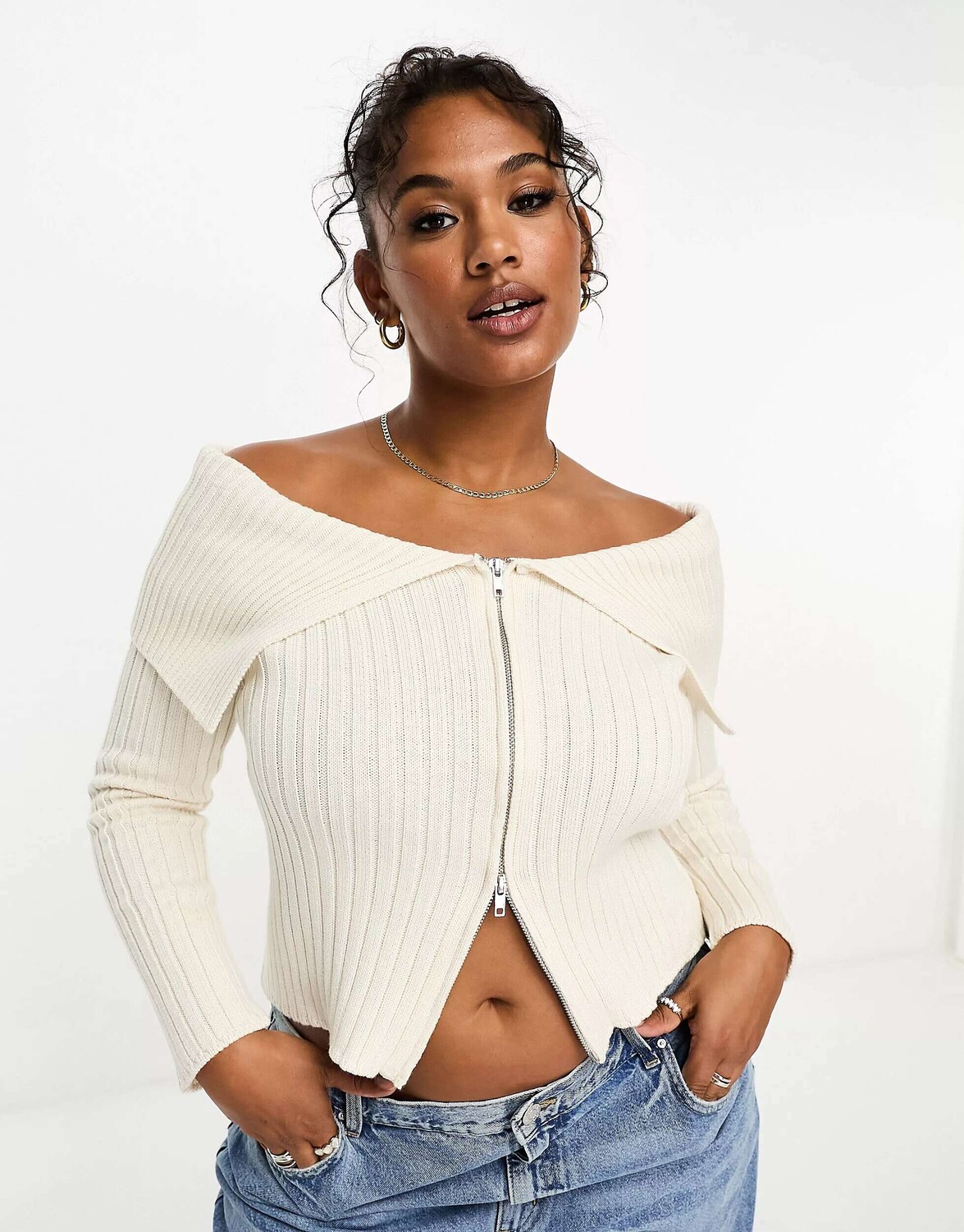 

ASOS DESIGN Кремовый кардиган в рубчик с молнией Curve и открытыми плечами, Бежевый