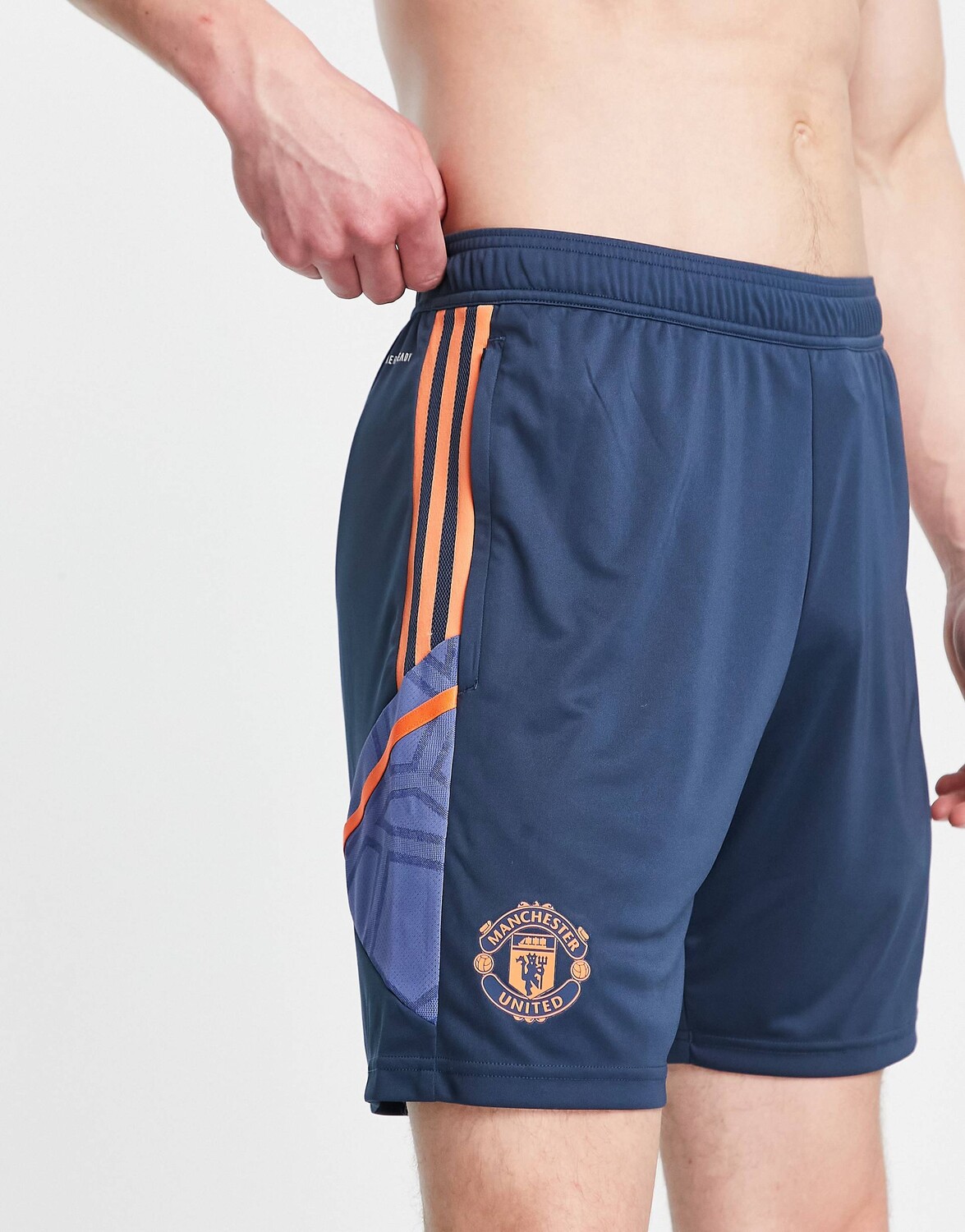 

Темно-синие тренировочные шорты adidas Football Manchester United FC 2022/23