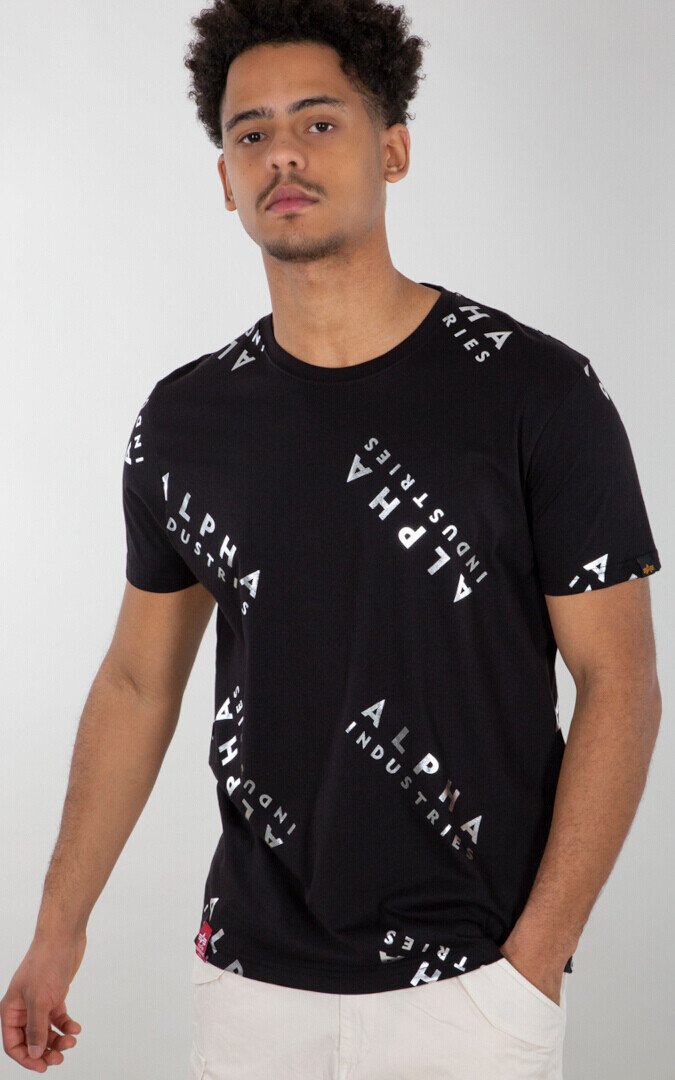 

Футболка Alpha Industries AOP Foil Print, черно-серебристая