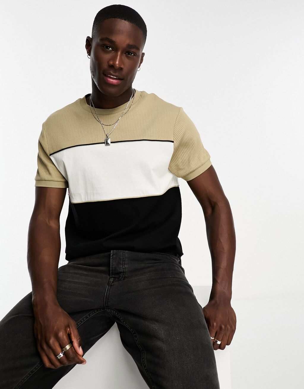 

Элегантная футболка в рубчик с колор-блоками ASOS DESIGN