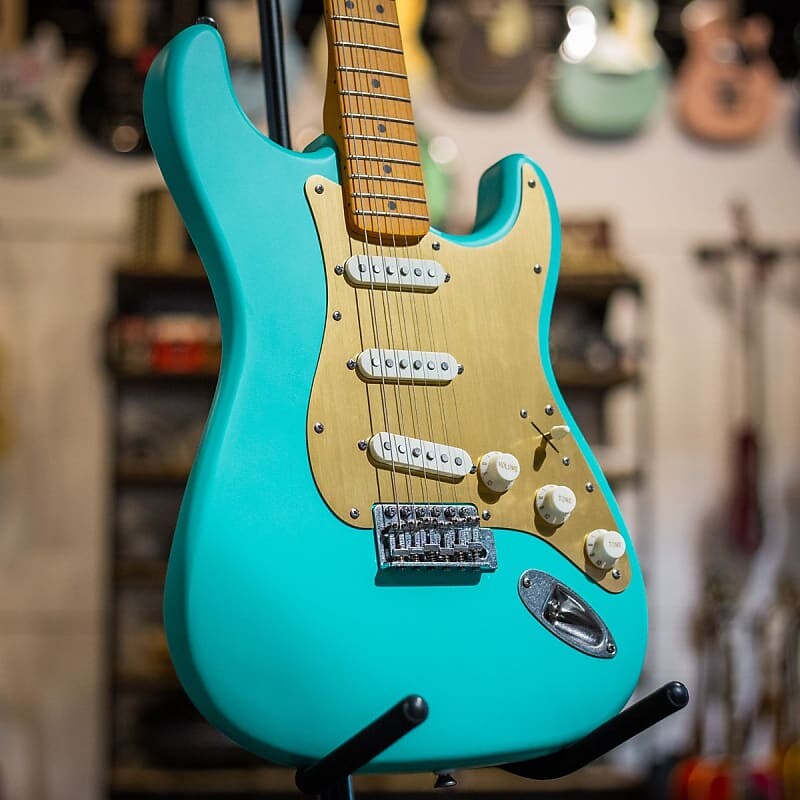 

Squier 40th Anniversary Stratocaster - Vintage Edition - Satin Sea Foam Green SQ 40 STRAT MN AHW GPG SSFM