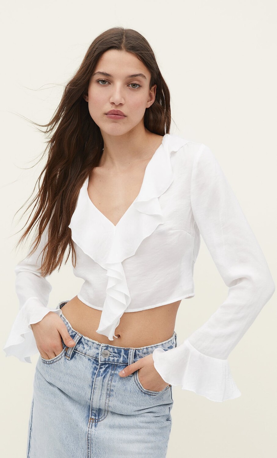 

Атласная рубашка с волонами Stradivarius, белый