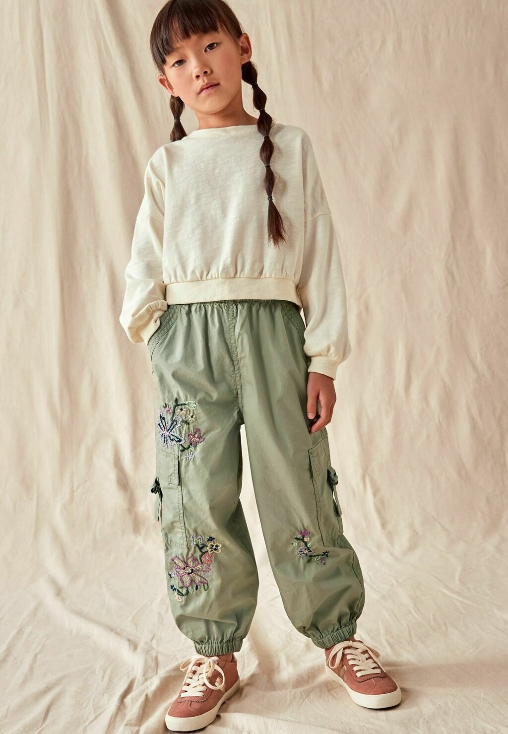 

Брюки-карго Parachute Regular Fit Next, цвет khaki green embellished