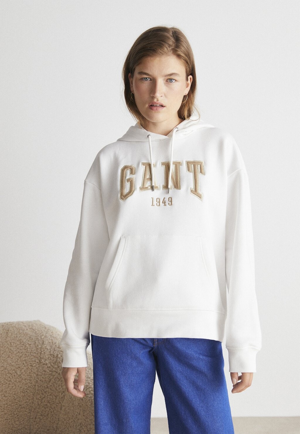 

Толстовка GANT Rel Logo Hoodie, светлый беж, Белый