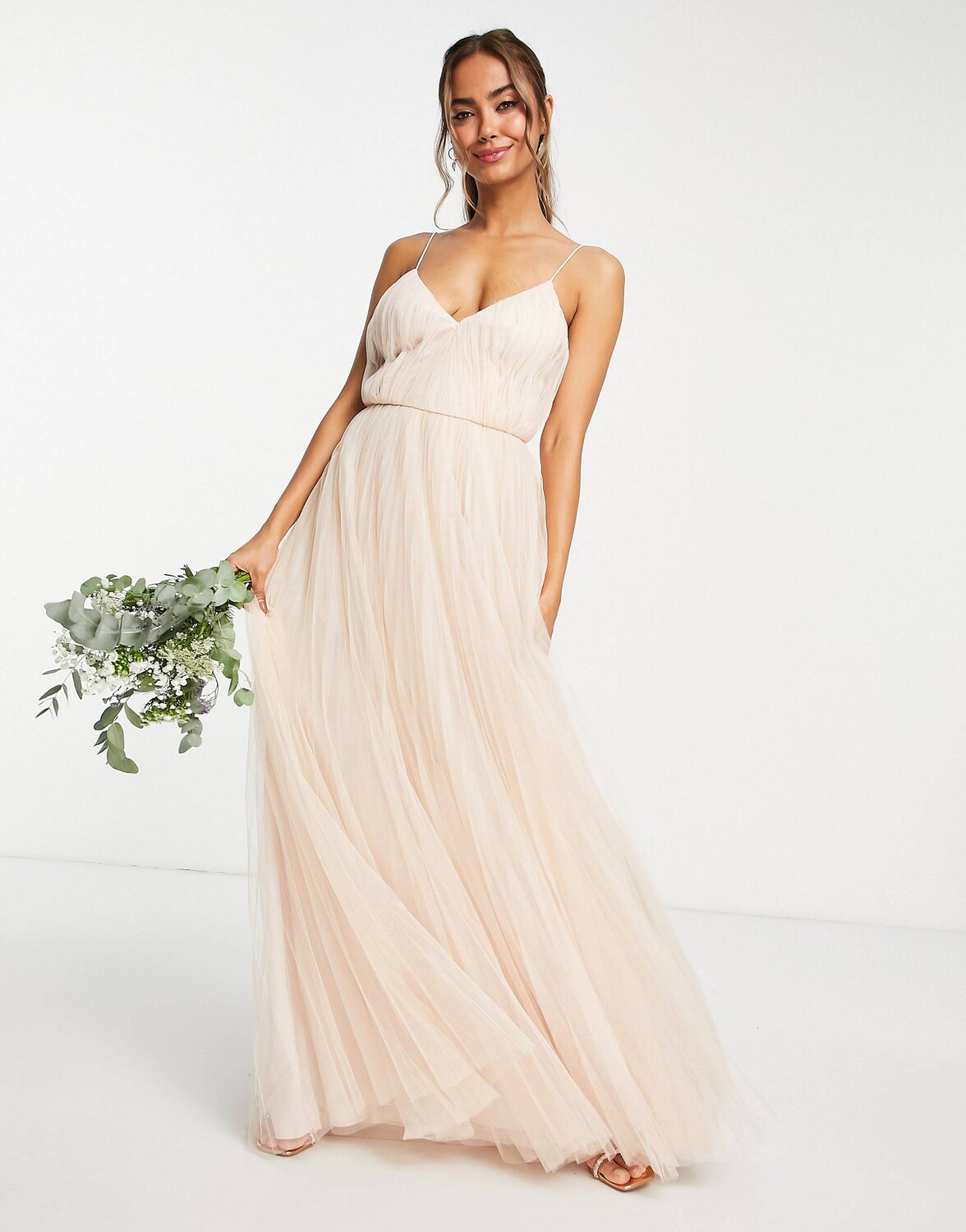 

Платье макси цвета шампань с рюшами и плиссированной юбкой из тюля ASOS DESIGN Bridesmaid