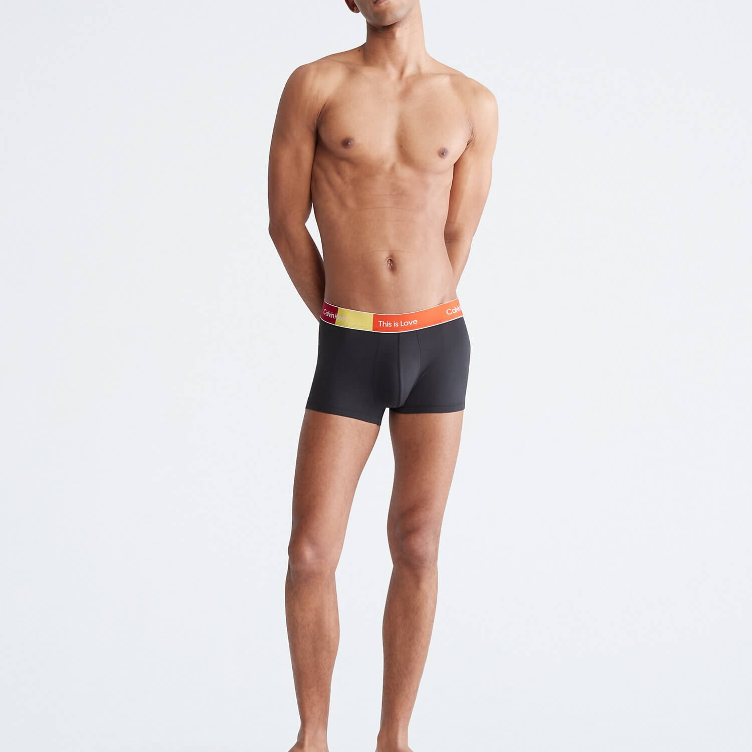 

Трусы-боксеры Calvin Klein Pride This Is Love Colorblock Micro Low Rise Trunk, черный/красный