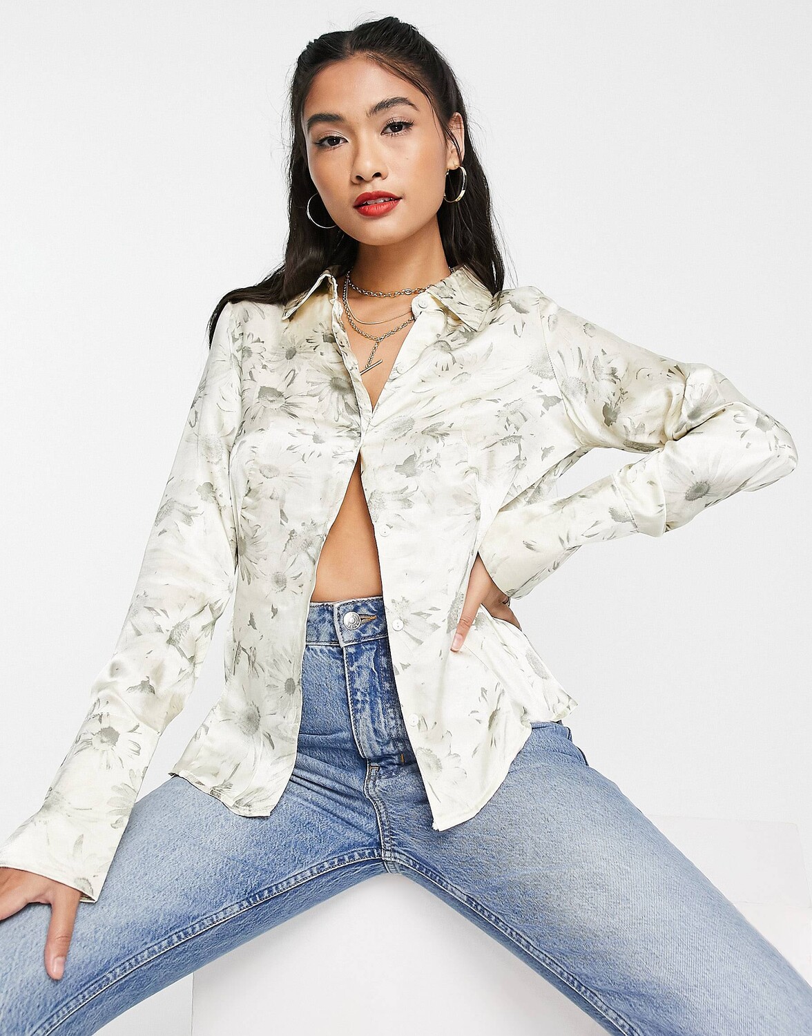 

Монохромная приталенная рубашка Topshop с цветочным принтом