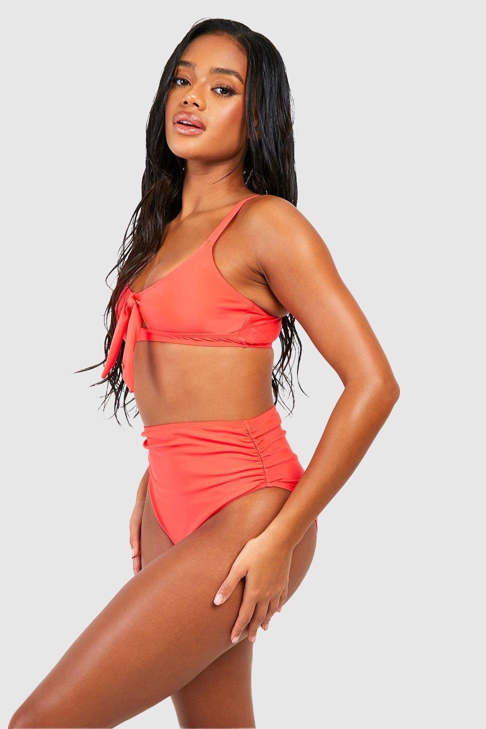 

Комплект бикини с завышенной талией и завязками для контроля живота boohoo, красный