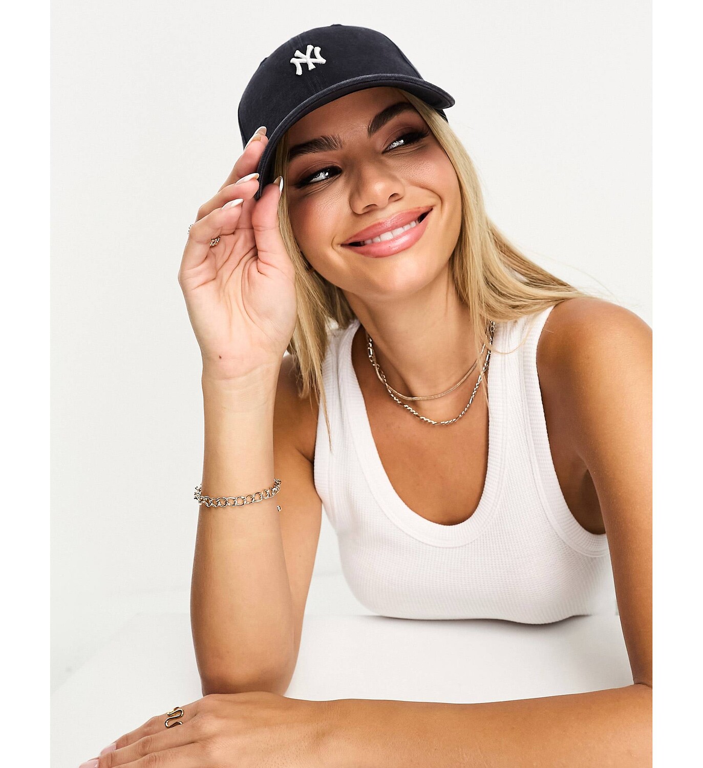 

Темно-синяя мини-кепка с логотипом New Era NY эксклюзивно на ASOS