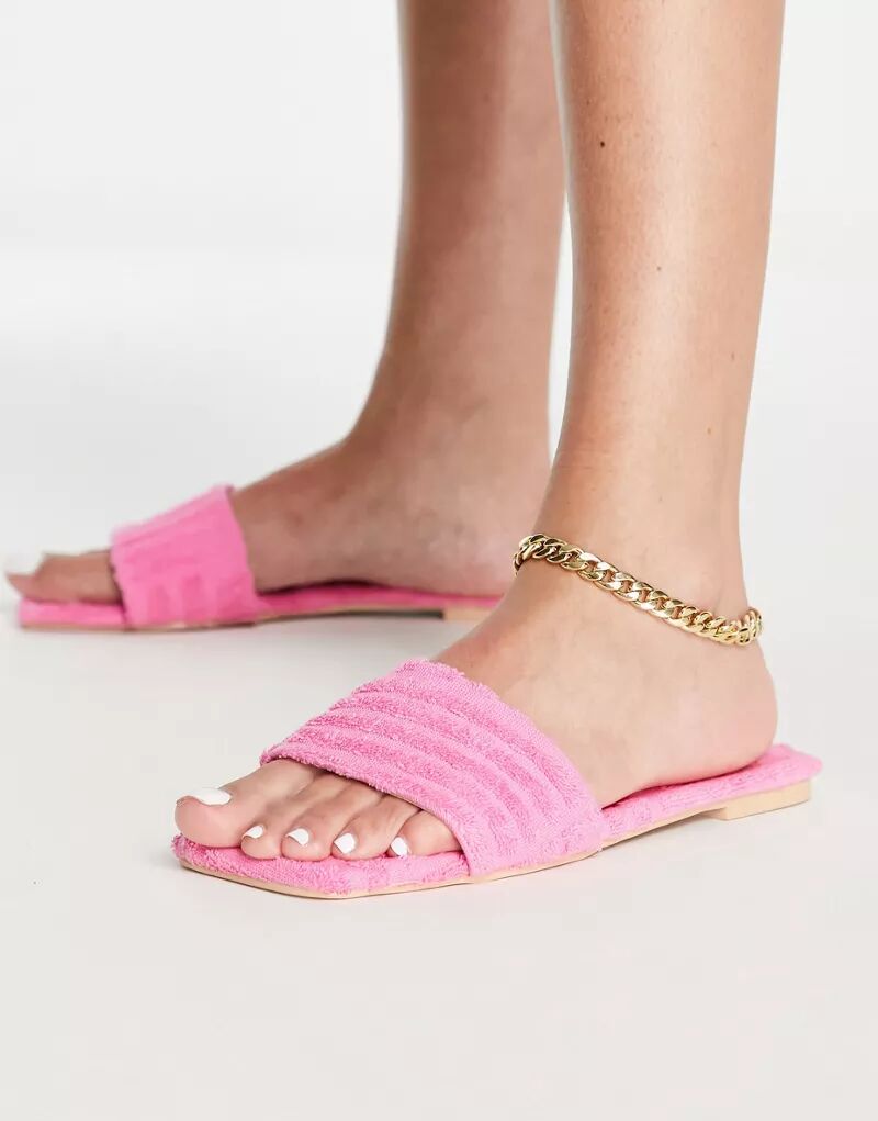 Розовые махровые сандалии на плоской подошве Simmi London Wide Fit широкого кроя Simmi Wide Fit