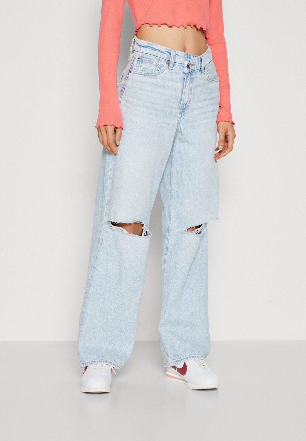 

Джинсы-сигареты CURVY SUPER HIGH-RISE BAGGY American Eagle, светлый винтаж