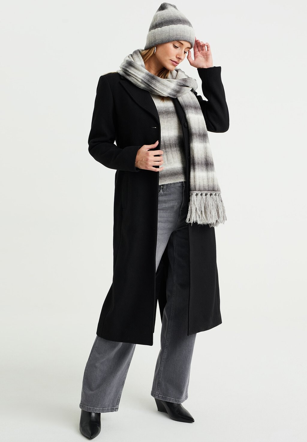 

Шапочка WE Fashion, серая