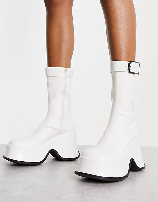 

Белые ботинки на платформе с пряжкой Charles and Keith