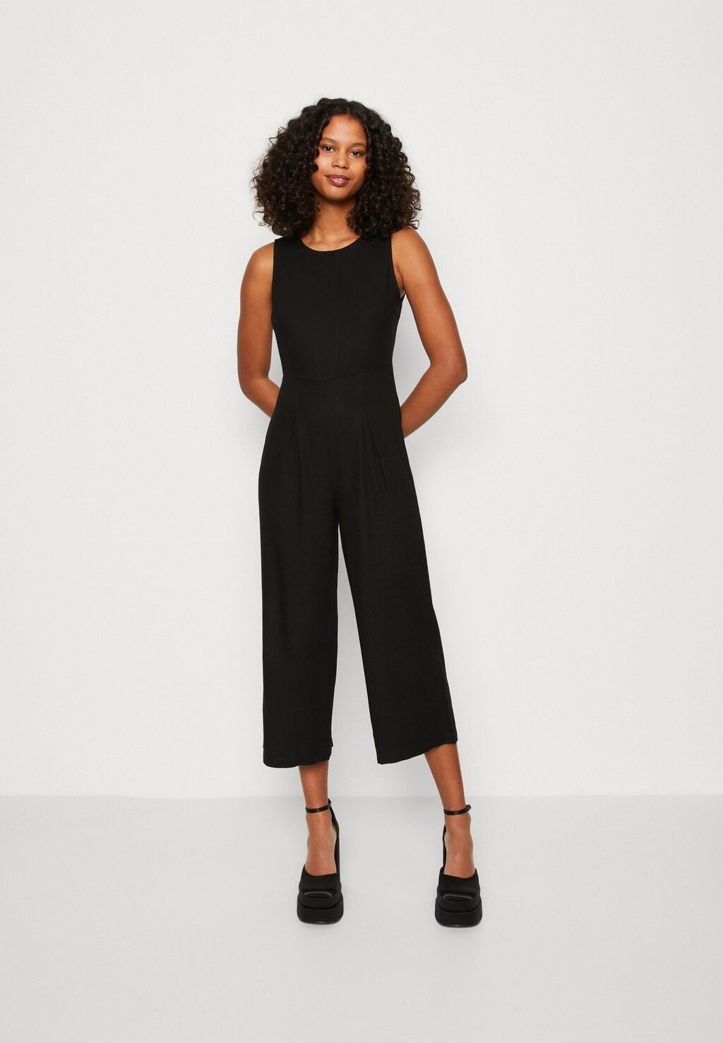 

Комбинезон Vero Moda, черный