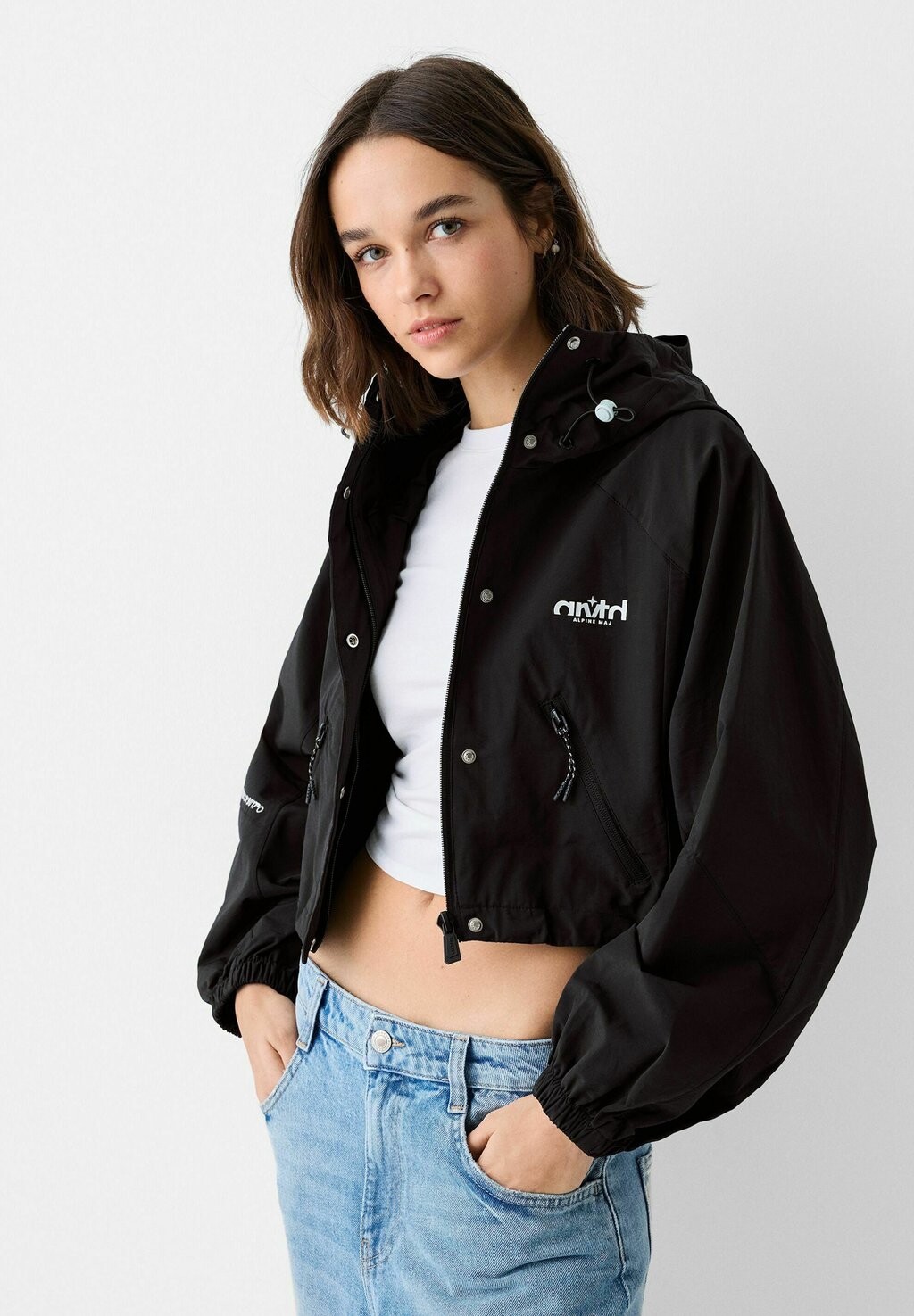 

Легкая куртка HOODED TECHNICAL Bershka, цвет black