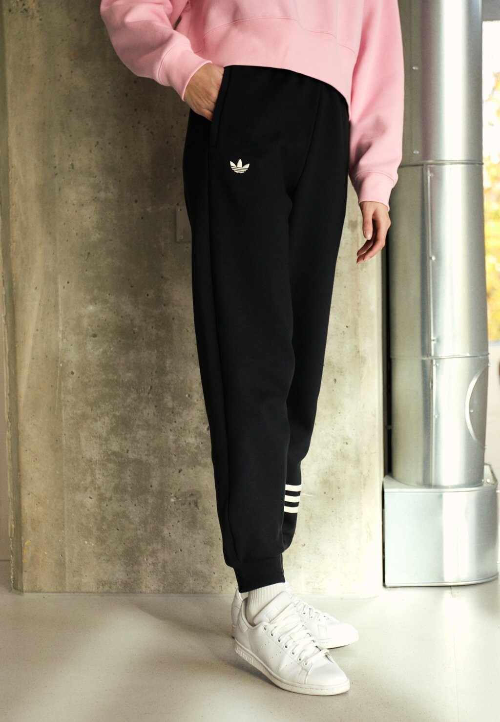 

Спортивные брюки adidas Originals, черный