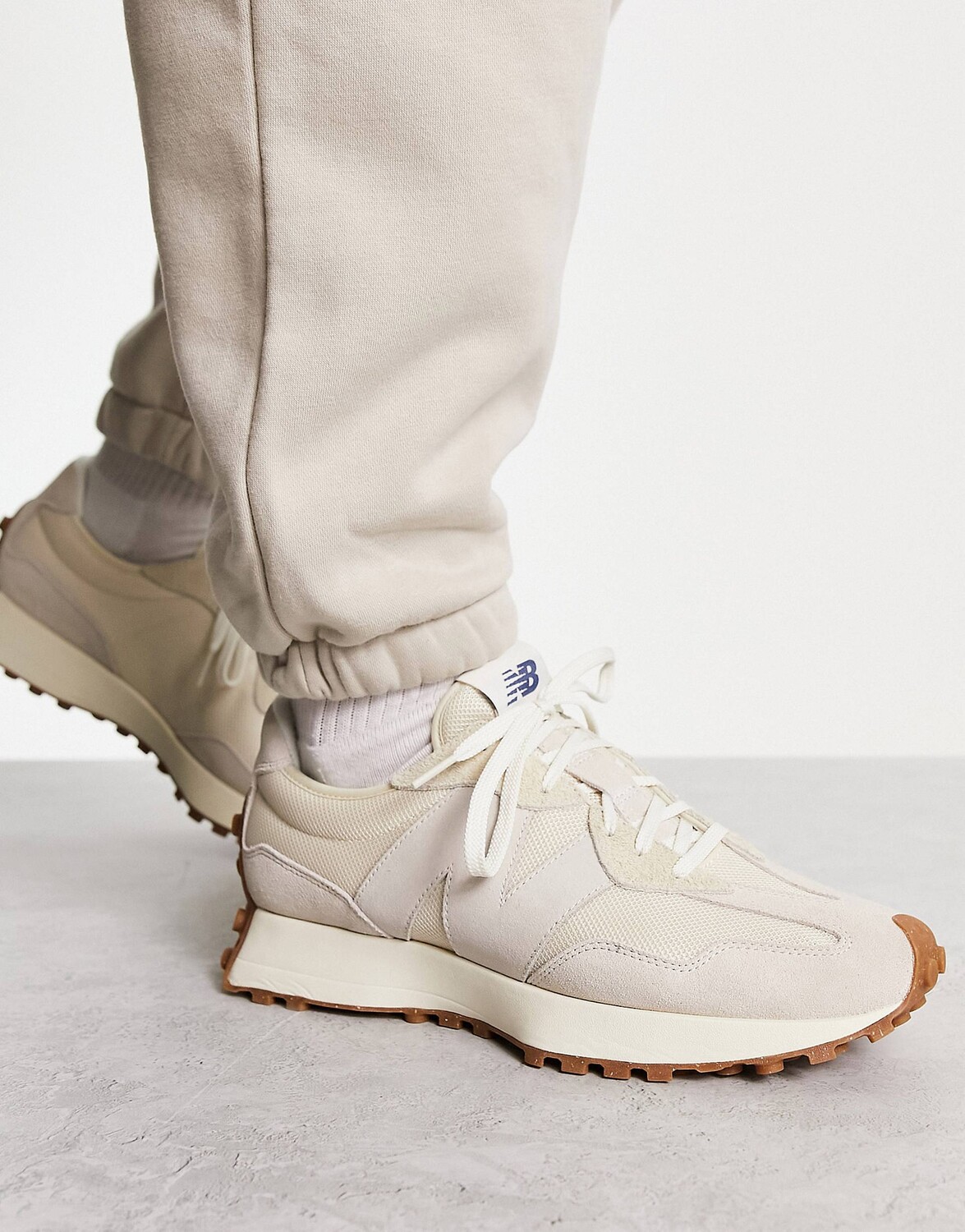 

Белые кроссовки премиум-класса New Balance 327