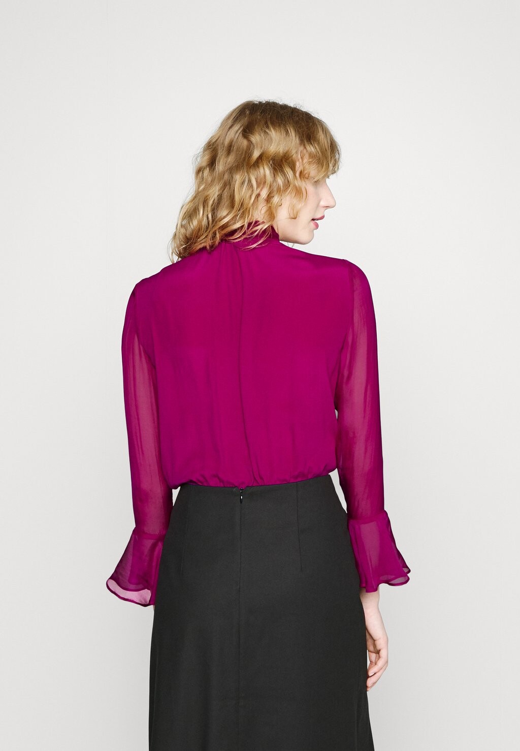 

Блуза PARTICELLA BODY Pinko, цвет Viola Buganville