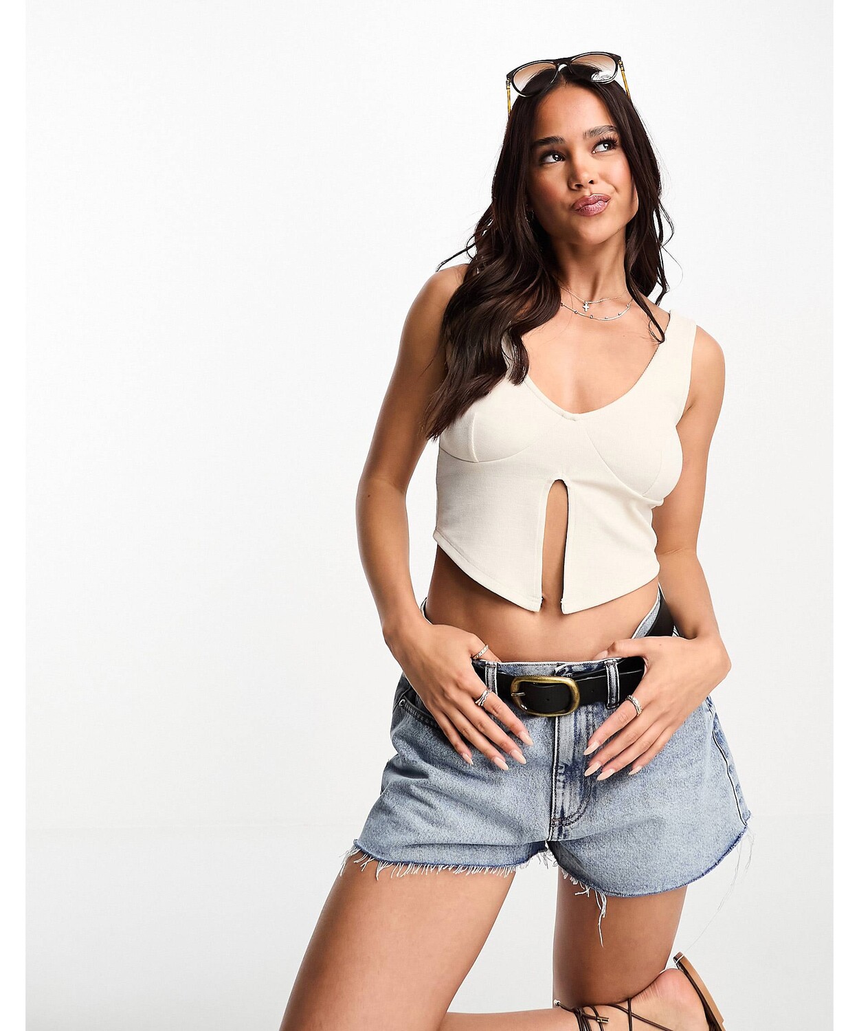 

Белый жилет с разрезом спереди ASOS DESIGN