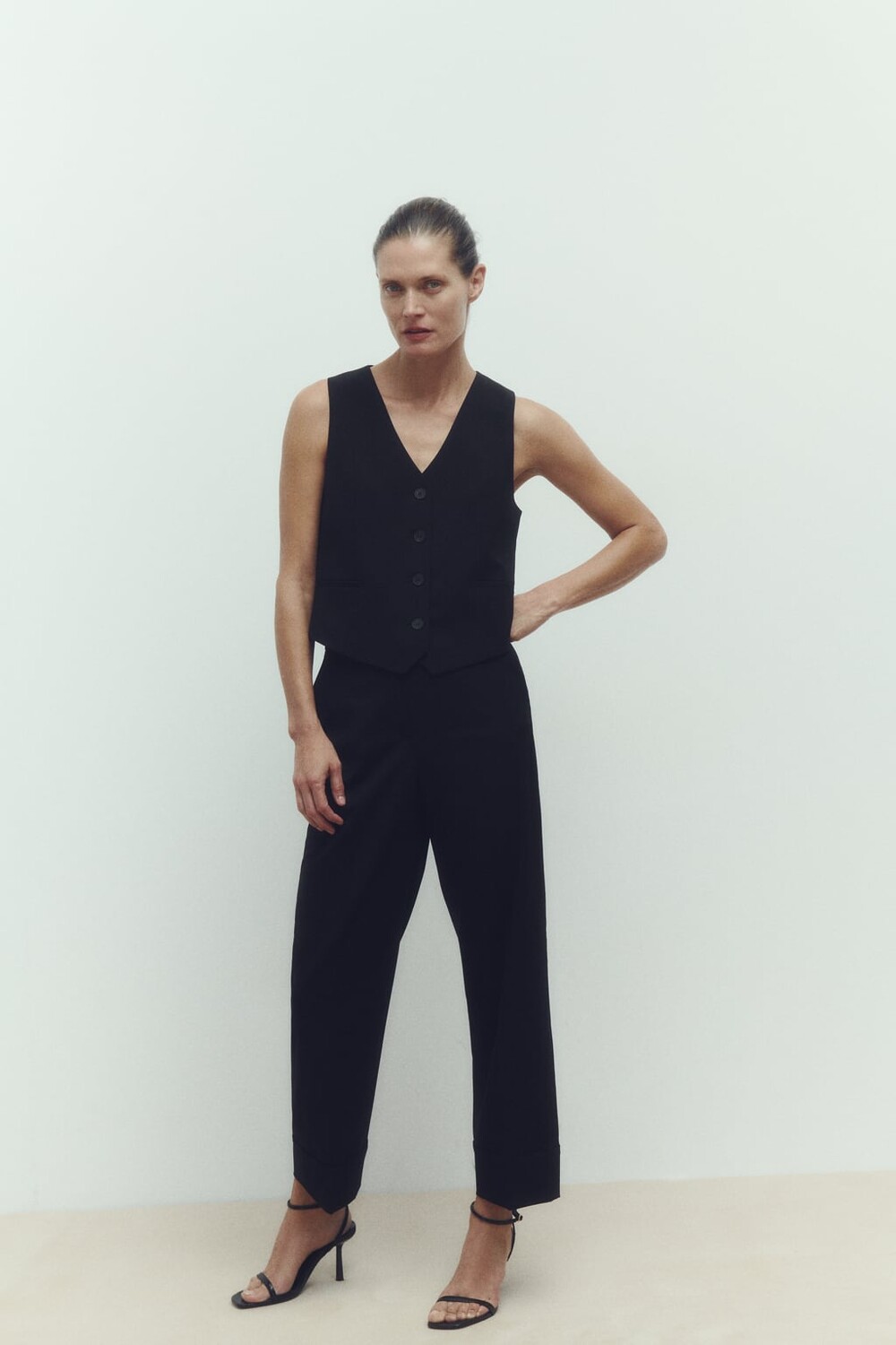 

Прямые брюки с подготовками ZARA, черный