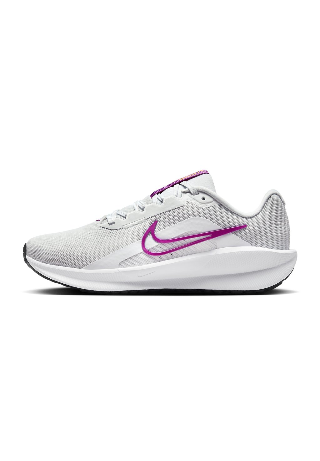 Нейтральные кроссовки DOWNSHIFTER 13 Nike, цвет photon dust/black laser orange hyper violet white