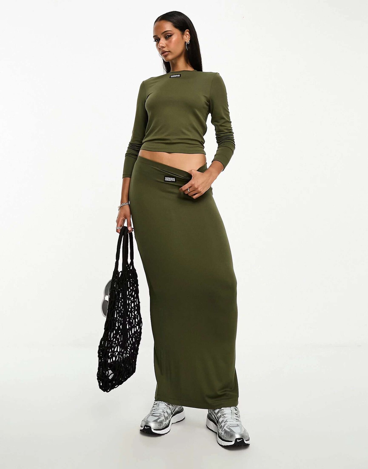 

Оливковая юбка миди из джерси с тканой этикеткой ASOS Weekend Collective