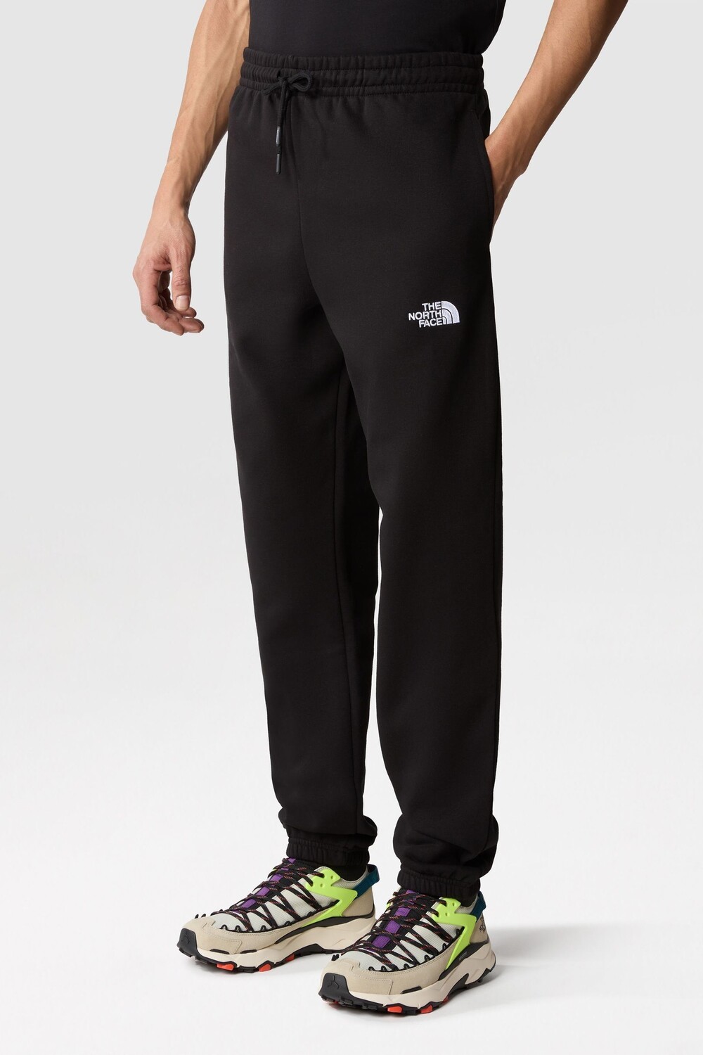 

Незаменимые спортивные штаны The North Face, черный