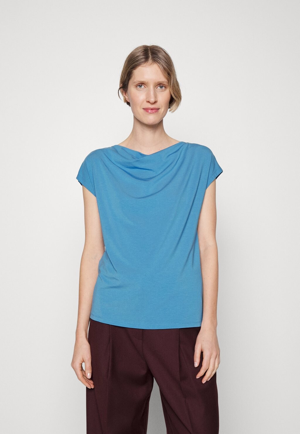 

Базовая футболка WEEKEND MaxMara