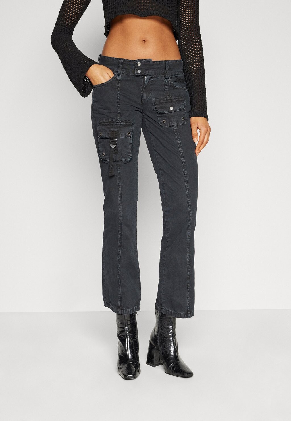 

Брюки карго BDG Urban Outfitters ROMI BOOTLEG PANT, черный