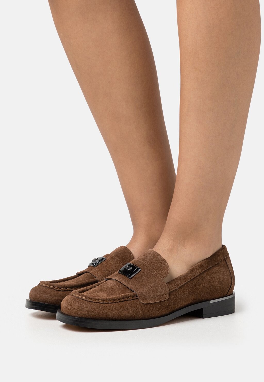 

Слипоны DKNY BRETNY LOAFER, цвет roasted pecan