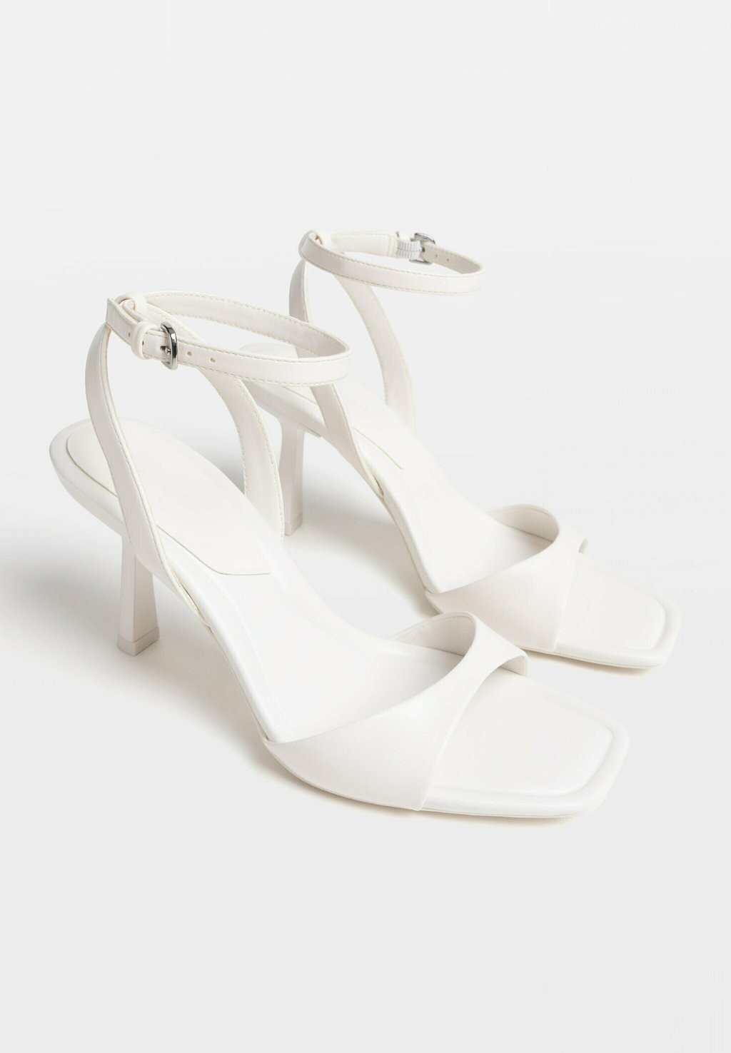 

Босоножки на высоком каблуке Wide Fit. Stiletto-Heel Sandals Stradivarius, белые
