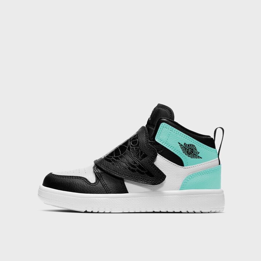 

Кроссовки Sky Jordan 1 JORDAN, цвет black/black/tropical twist/white