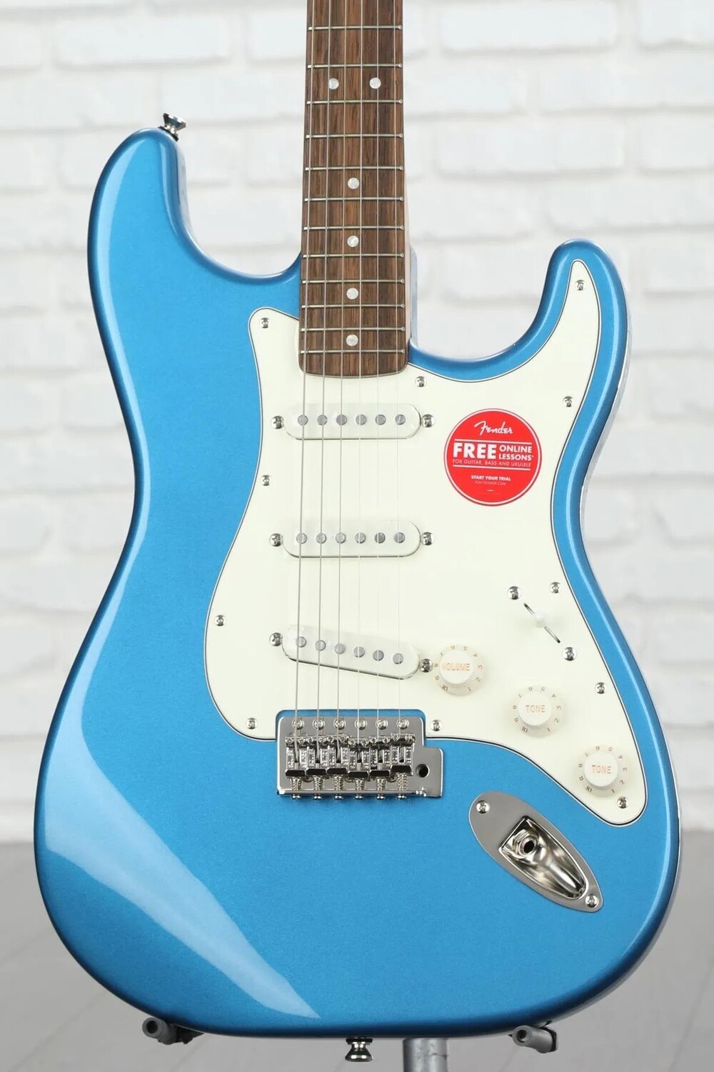 

Squier Classic Vibe Stratocaster 60-х годов — синий Лейк-Плэсид