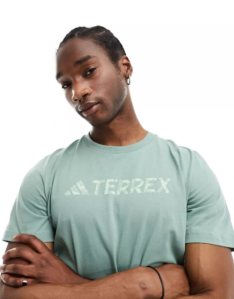 

Зеленая футболка с логотипом adidas Terrex adidas performance