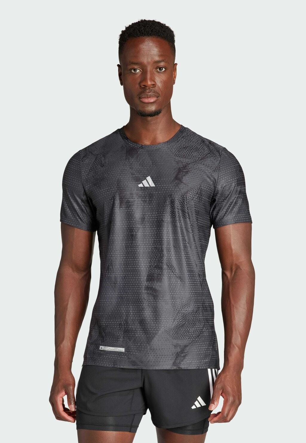 

Футболка с принтом Adidas, угольно-черный